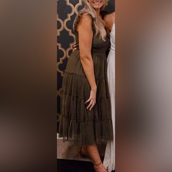 Dark Olive Tulle dress- Baltic Born
Size Large. Wore once -Purchased 9/24. 🚭 - Picture 2 of 3